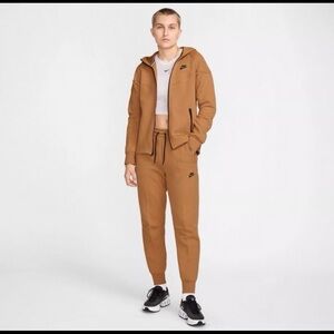 Nike Sportswear Tech Fleece Joggers FB8330-224